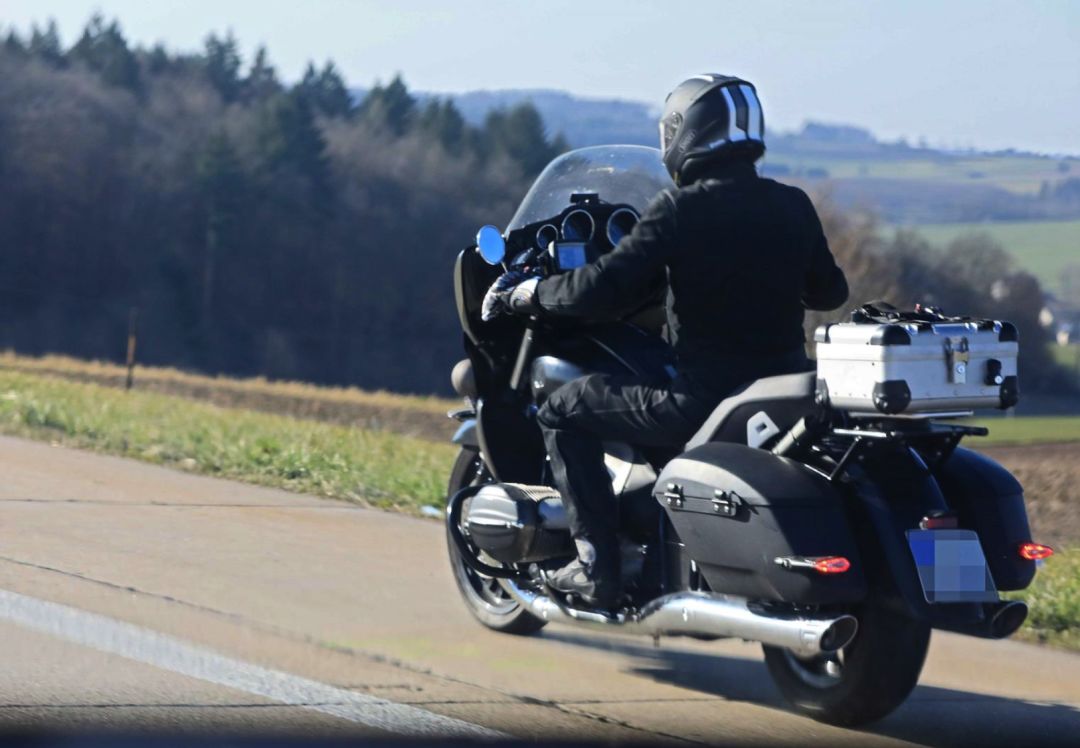 哈雷大滑翔最新款摩托车,哈雷旗舰滑翔2023最新款