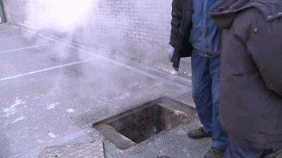 沈阳北站空调维修工的“冰火两重天”