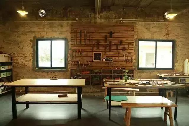 放弃世界顶尖银行工作,他回村当木匠,在废墟上盖出了爆美小院!