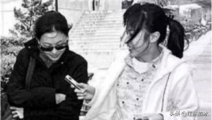 靠妈捐肾嫁入豪门，小娱记如何上位成为坐拥400亿的香港女首富？