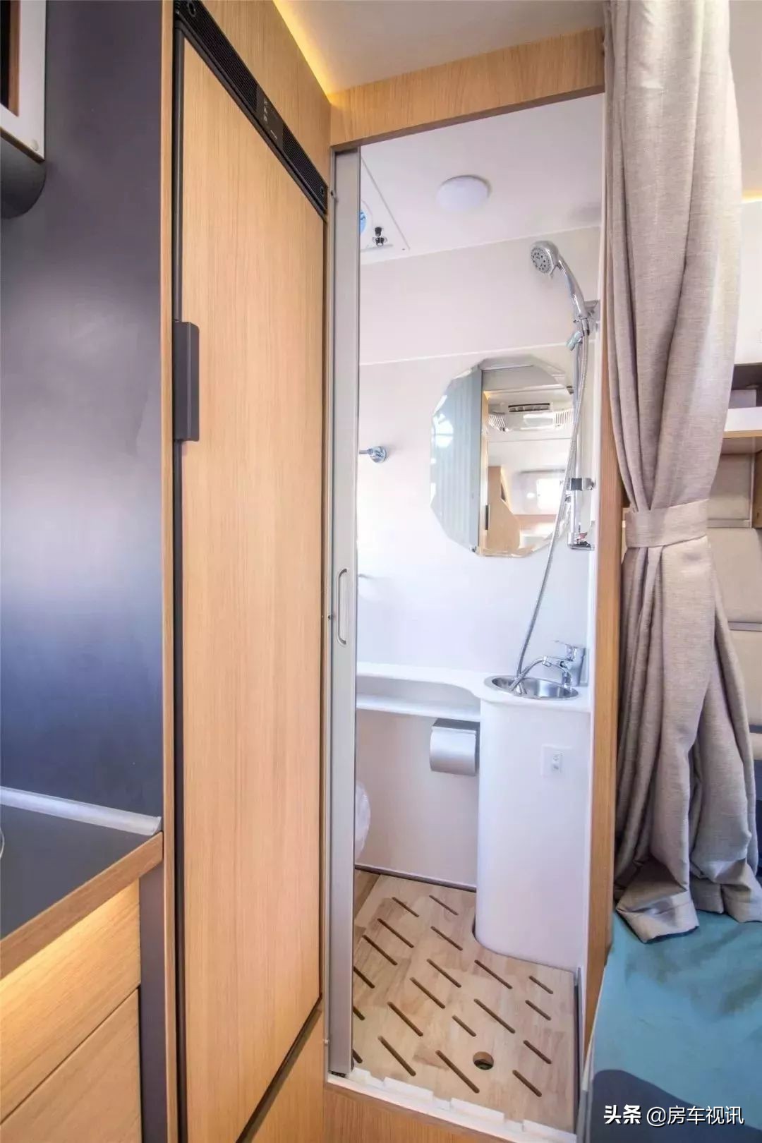 没有额头的皮卡房车,没有额头的背驮房车