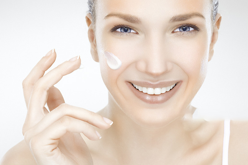 干皮想要美白有妙招，做好以下几点就够了，助你恢复白嫩肌肤