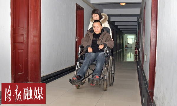 高位截瘫男子自强不息,高位截瘫励志男孩