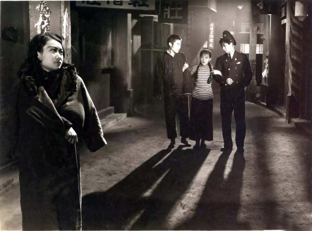 宅家里看老电影,宅在家里看的十二部电视剧