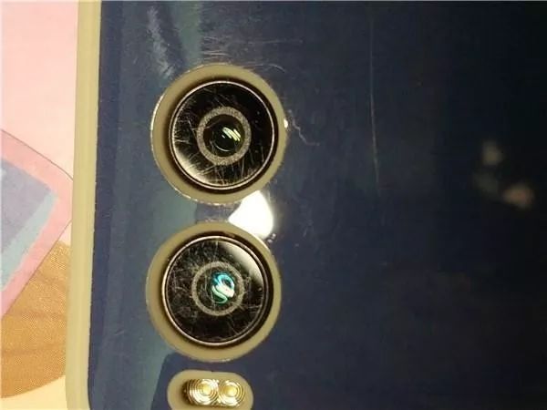 手机后摄像头玻璃片有什么作用,怎么保护手机摄像头的玻璃