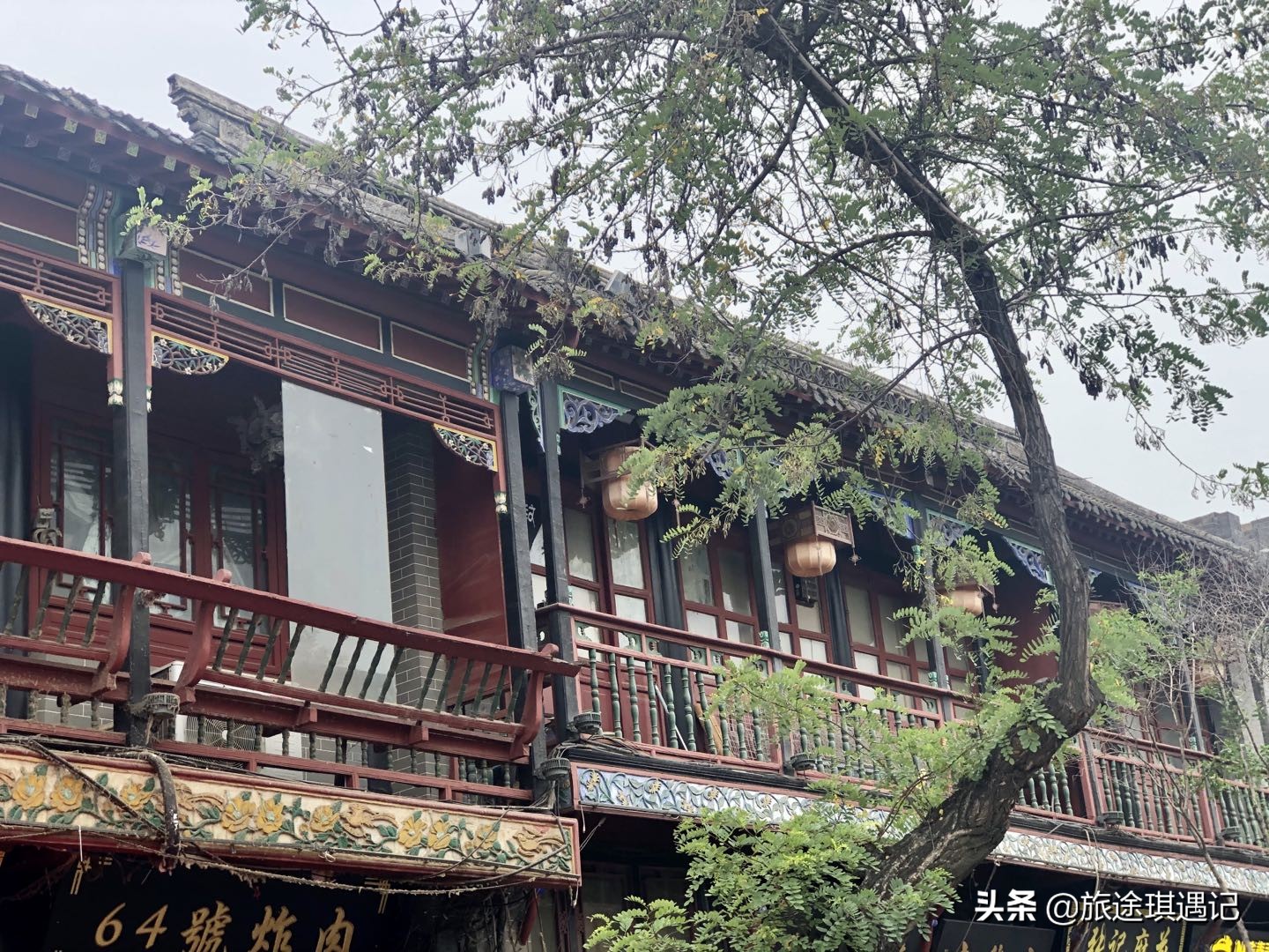 开封真正的千年老街,随着商业化入侵,老书店能否战胜铁板鱿鱼?