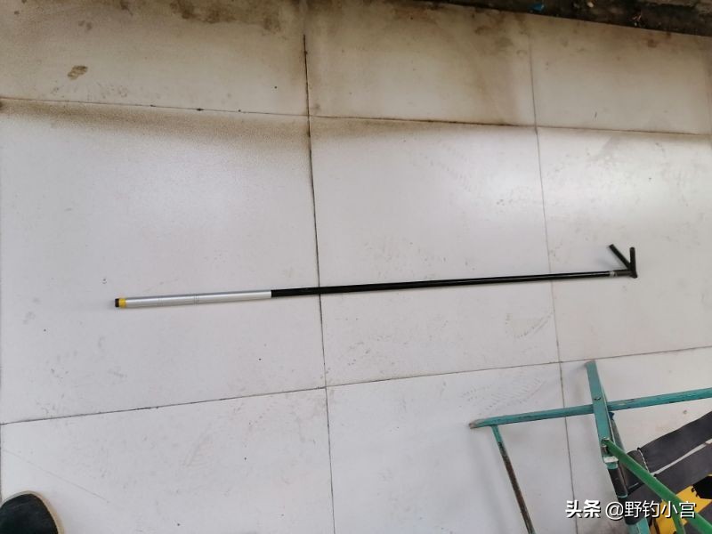 钓鱼怎么用鱼竿支架最好,鱼竿支架怎么用最好用