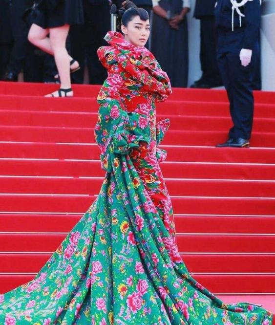 黑料铺天盖地,黑料满天飞娱乐圈