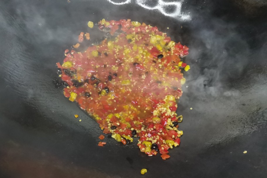 八块钱买的鱼尾，经过厨师处理结果比鱼头还要好吃。