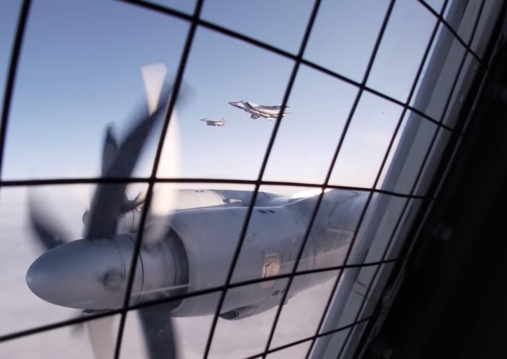 俄罗斯142反潜巡逻机图片,图142反潜机挂载空舰导弹