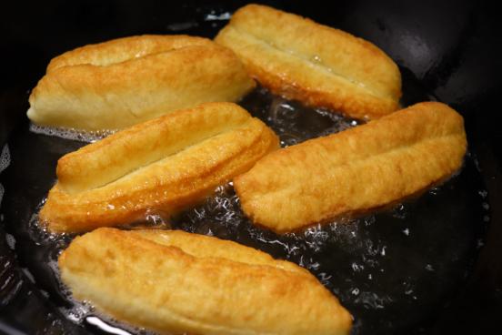 想吃油条不用出去买了手把手教你,油条商业版开店配方比例