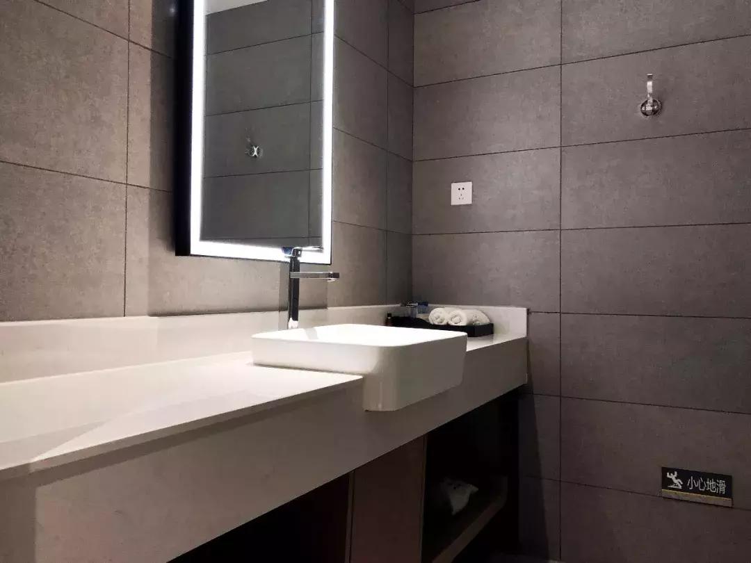 《主播旅行社》开团,9888元双国跨境,一车hold住冬季自驾新玩法