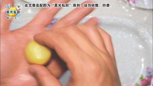 老式月饼饼皮的调配,广式五仁老月饼软糯香甜