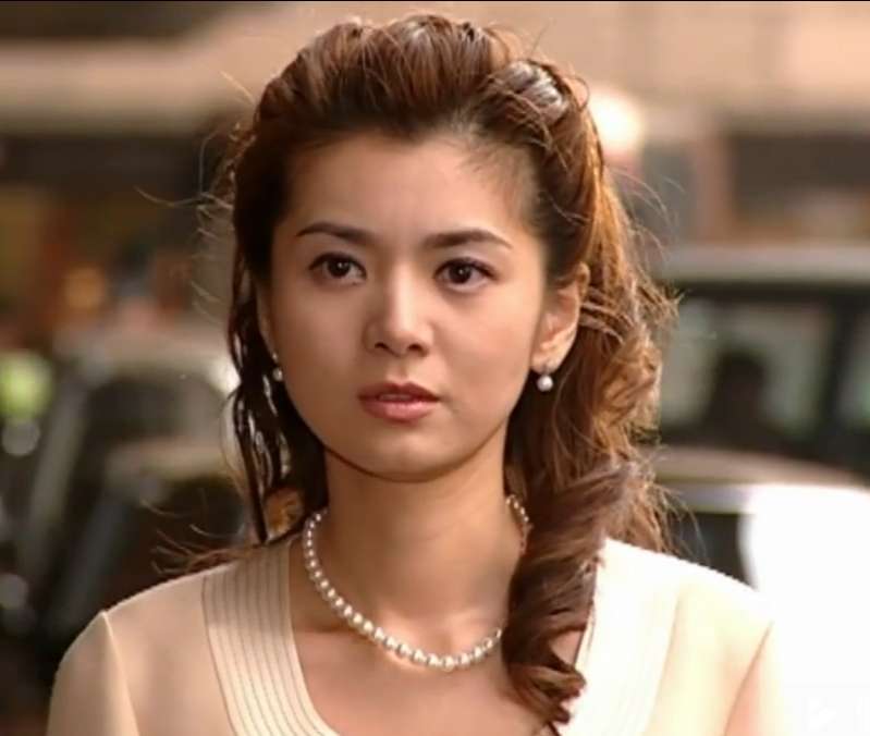 人鱼小姐芮莹对雅俐瑛道歉求原谅,人鱼小姐雅俐瑛婆婆庆幸没娶芮莹