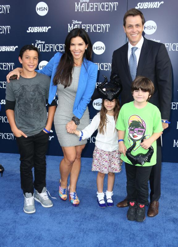 贝佐斯前妻有多少钱,贝索斯的现任妻子