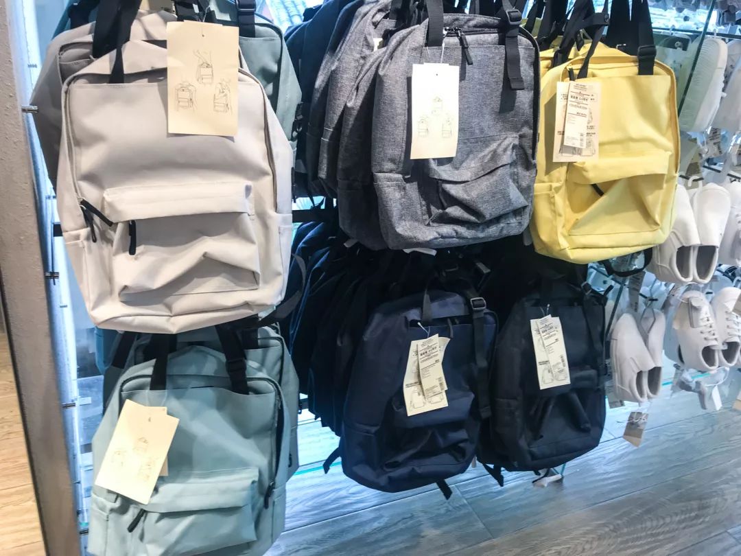 200-500儿童书包,儿童书包买轻便的还是减压的好