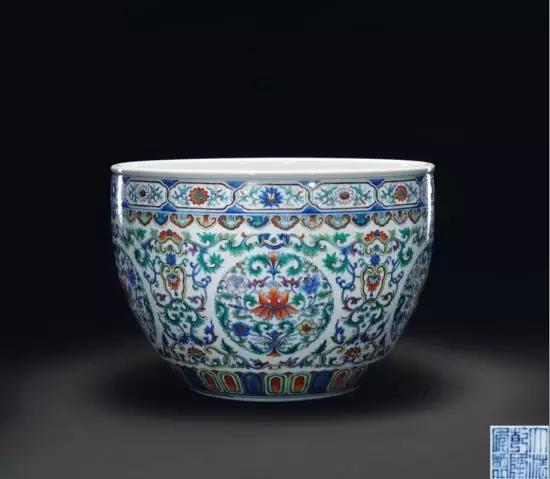 斗彩玲珑,斗彩姹紫特征