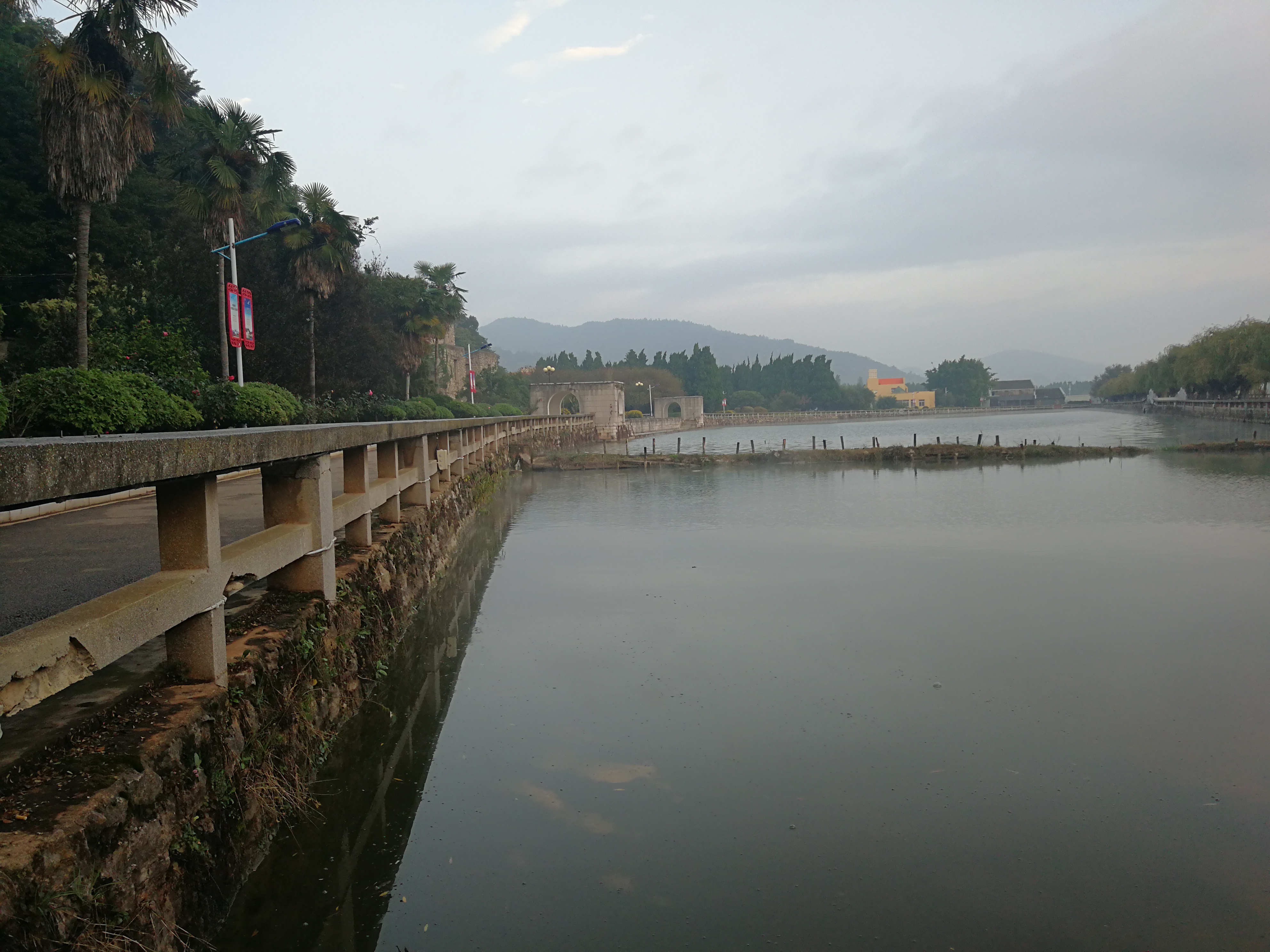 庾澄庆滇池边,滇池畔庾家花园