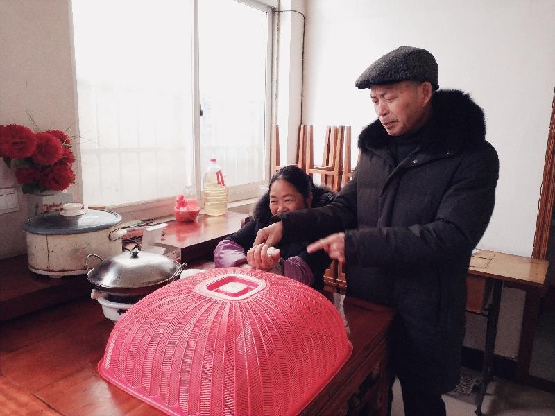 小细胞食管癌抗癌成功案例,爸爸再爱我一次养父得胃癌