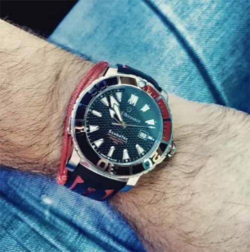 戴两块表的人永远不知道时间,戴两块表的人是什么心态