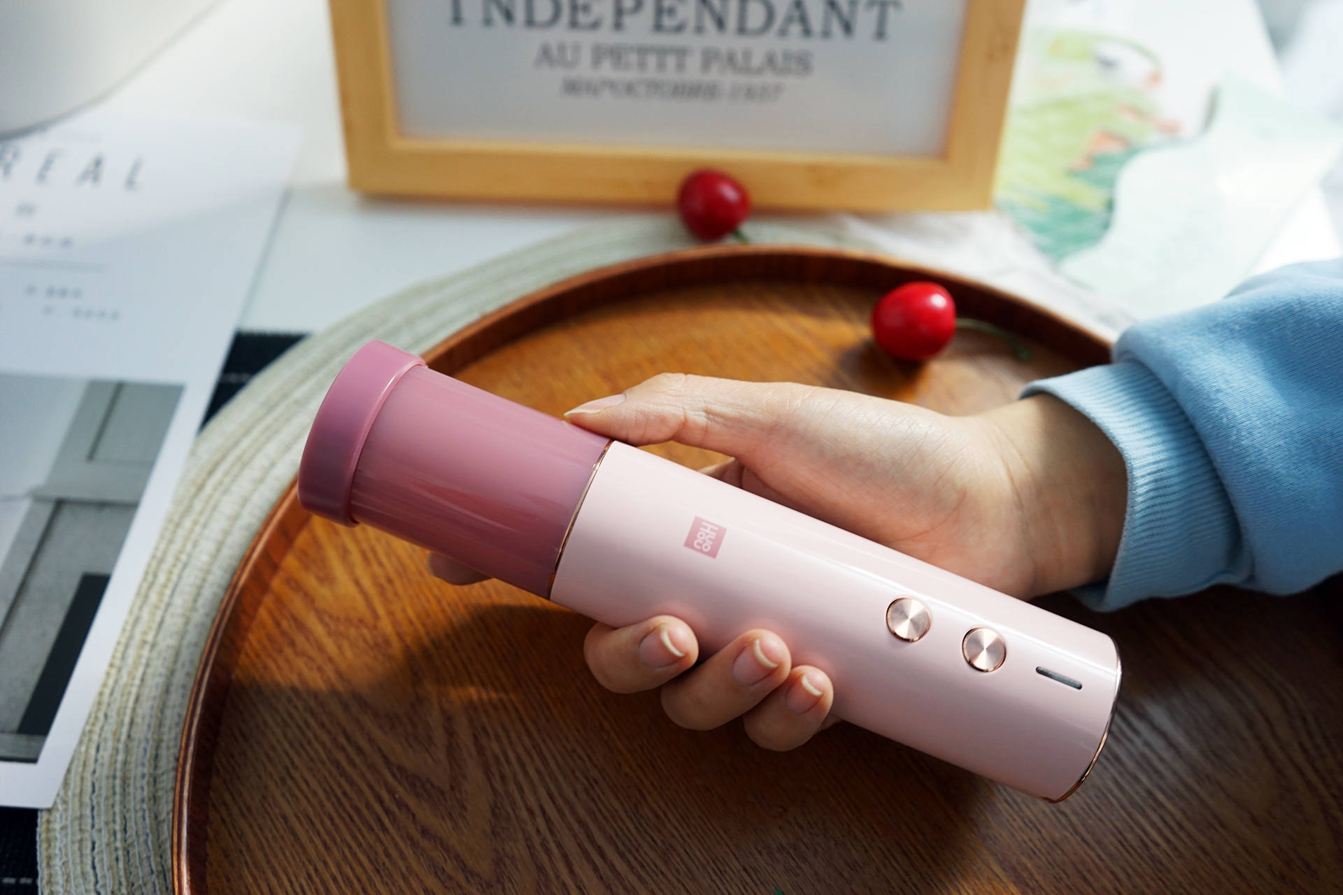 红酒自动开瓶器演示,开红酒神器开瓶器