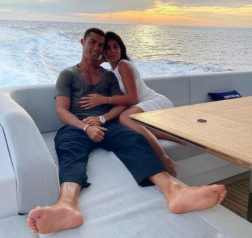 乔治娜和c罗的恋情始于何时,c罗求婚成功