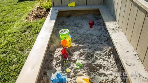 惊呆！看这对新西兰小夫妻花6周在35平米上建的DreamHouse