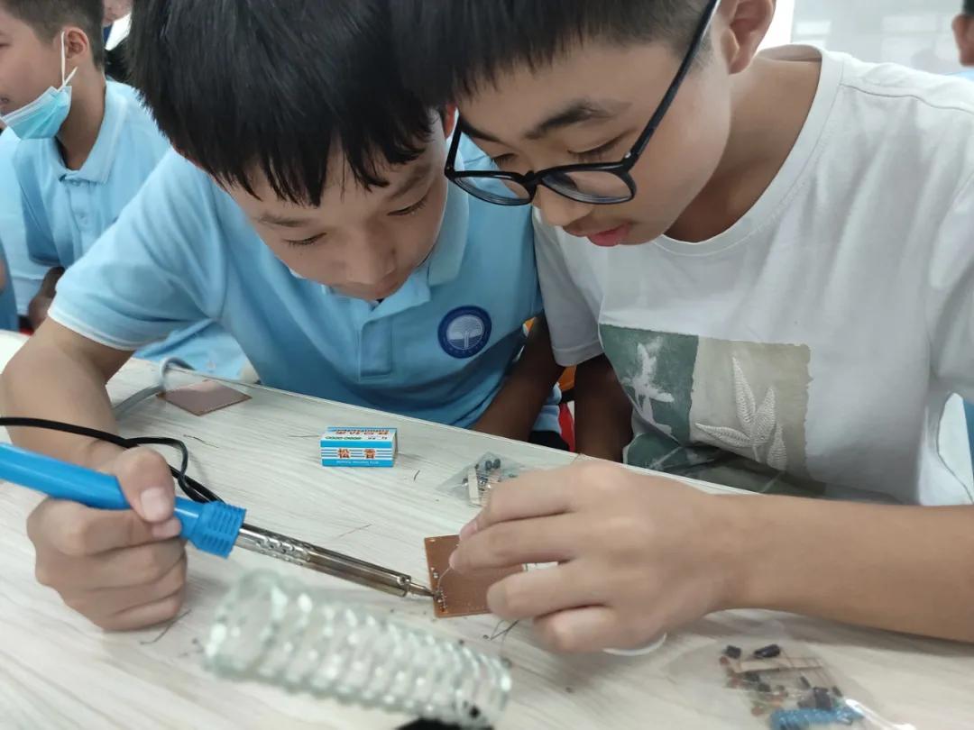 初中生的科技热情怎么点燃？位于大湾区的这所学校开设了这门课
