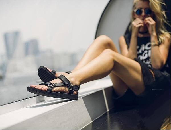 时尚复古凉鞋,复古新风格凉鞋