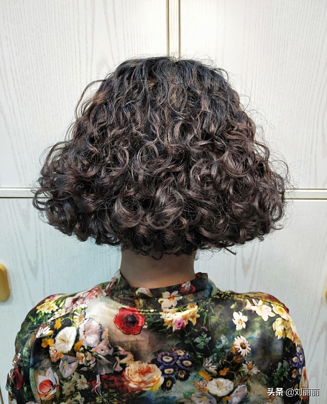 中年女发量少烫什么卷好看,40岁女人头发少烫什么卷好看洋气