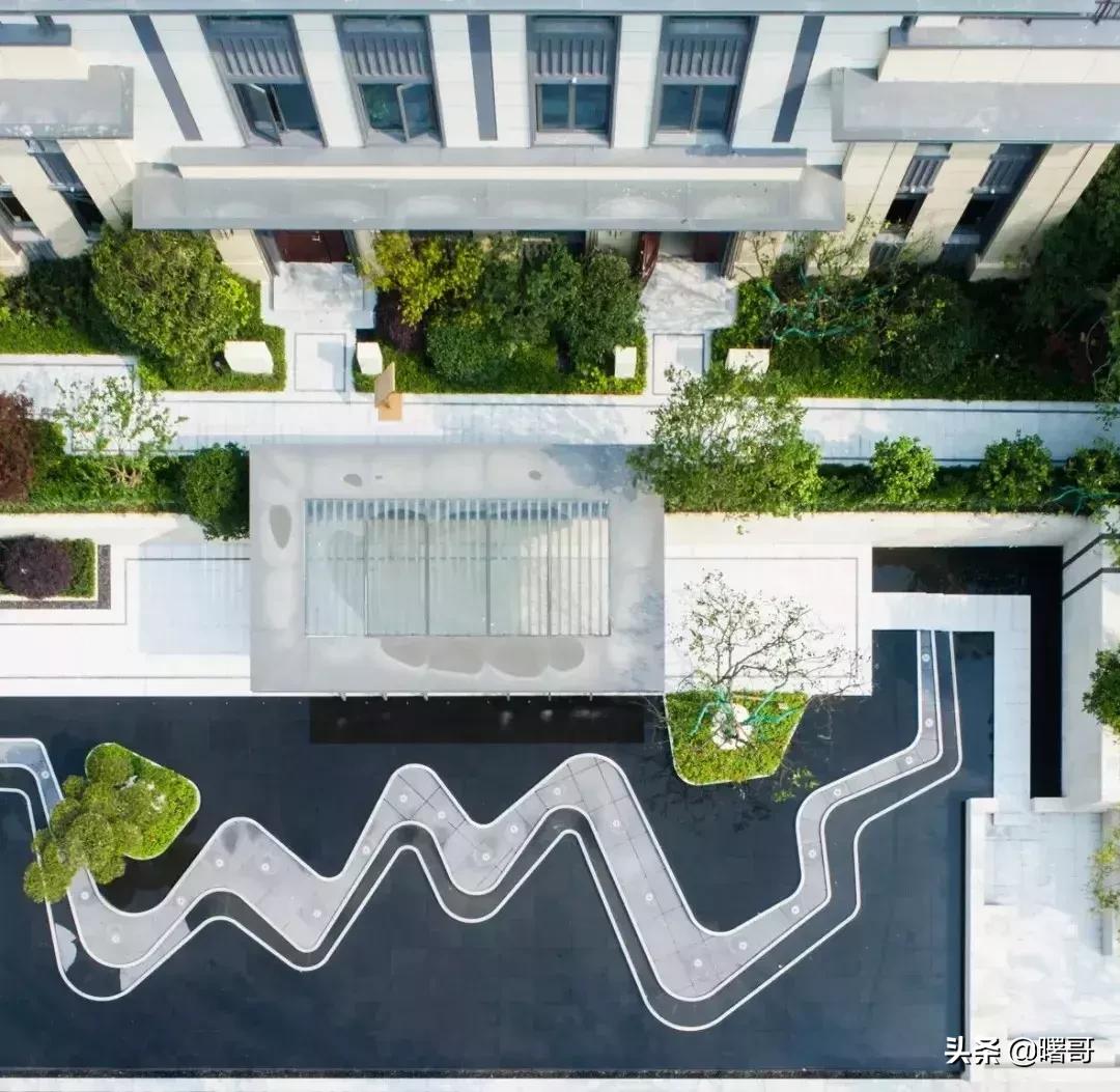 世界上的路本来很平凡，自从遇上设计师，此路非彼路