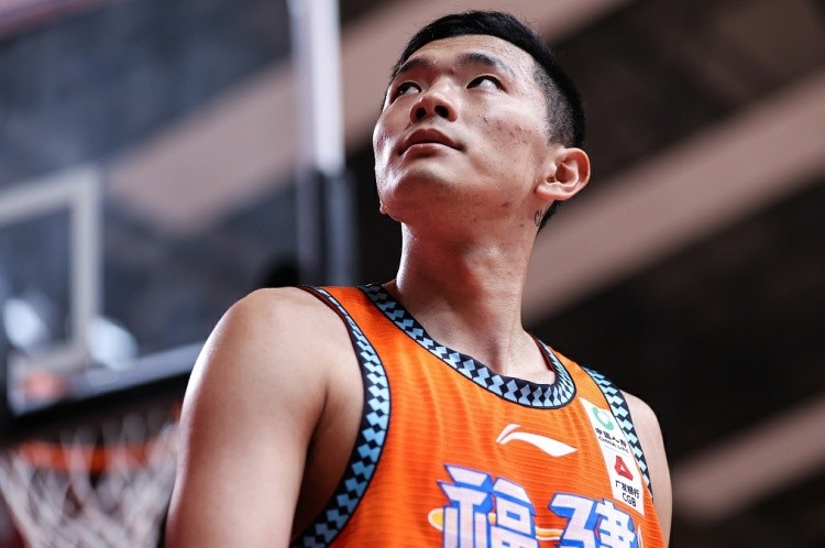 声望不及大哥，地位不如周队，粉丝比黑白少，凭什么他拿得最多？