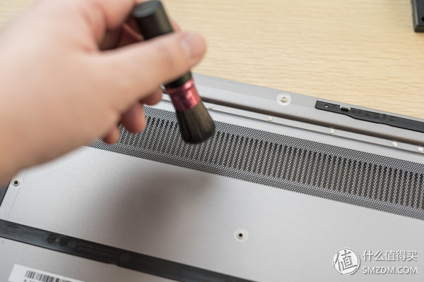怎么清理笔记本电脑的灰尘,笔记本电脑太慢了怎么清理