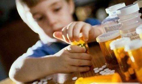 宝宝误食危险物有哪些,婴儿误食的症状有哪些