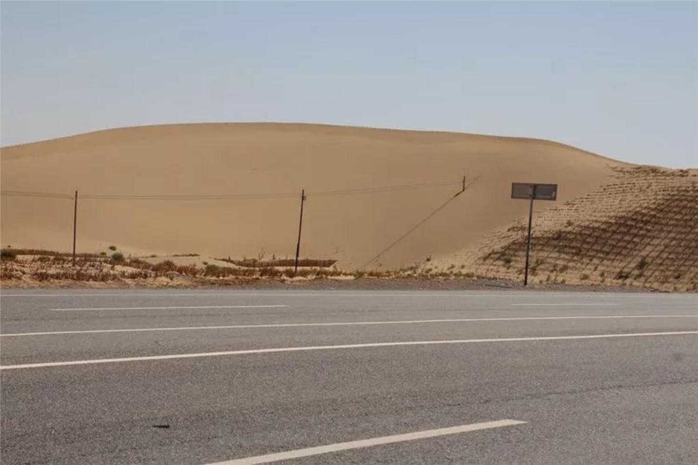 楼兰古国若羌,且末县和若羌县哪个县大