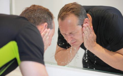 面神经麻痹，嘴巴歪了还能不能好起来？歪嘴巴纠正方法