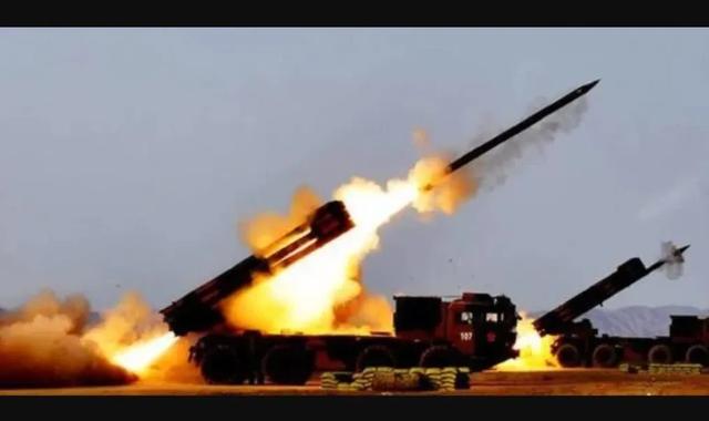 俄罗斯旋风122毫米火箭炮,俄罗斯发射龙卷风火箭炮