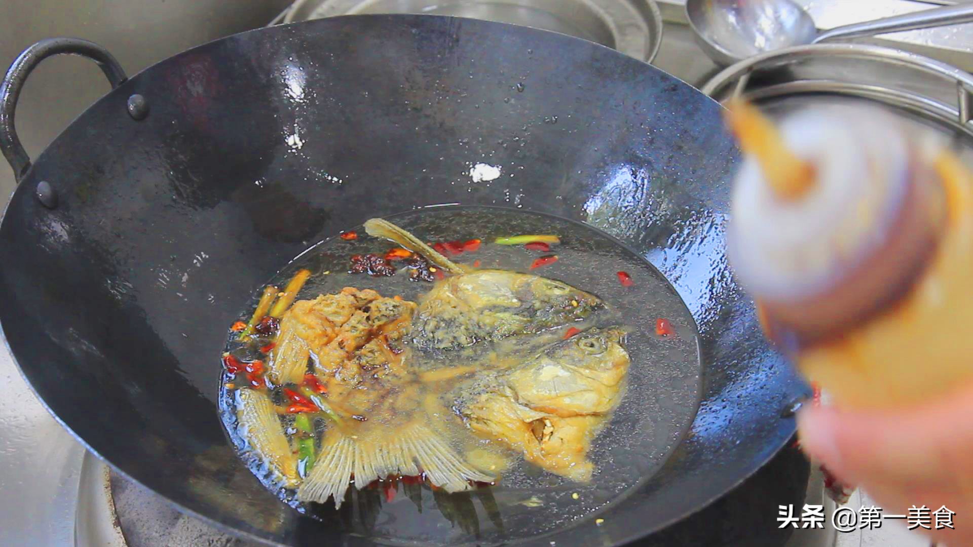 厨师长教红烧鱼头的视频,厨师清炖鱼头的做法