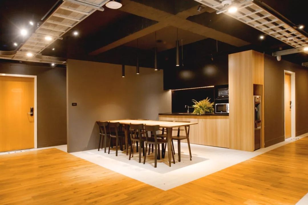 他花2.3亿造最美大学寝室，鼓励男女混居：这代年轻人别刻意吃苦