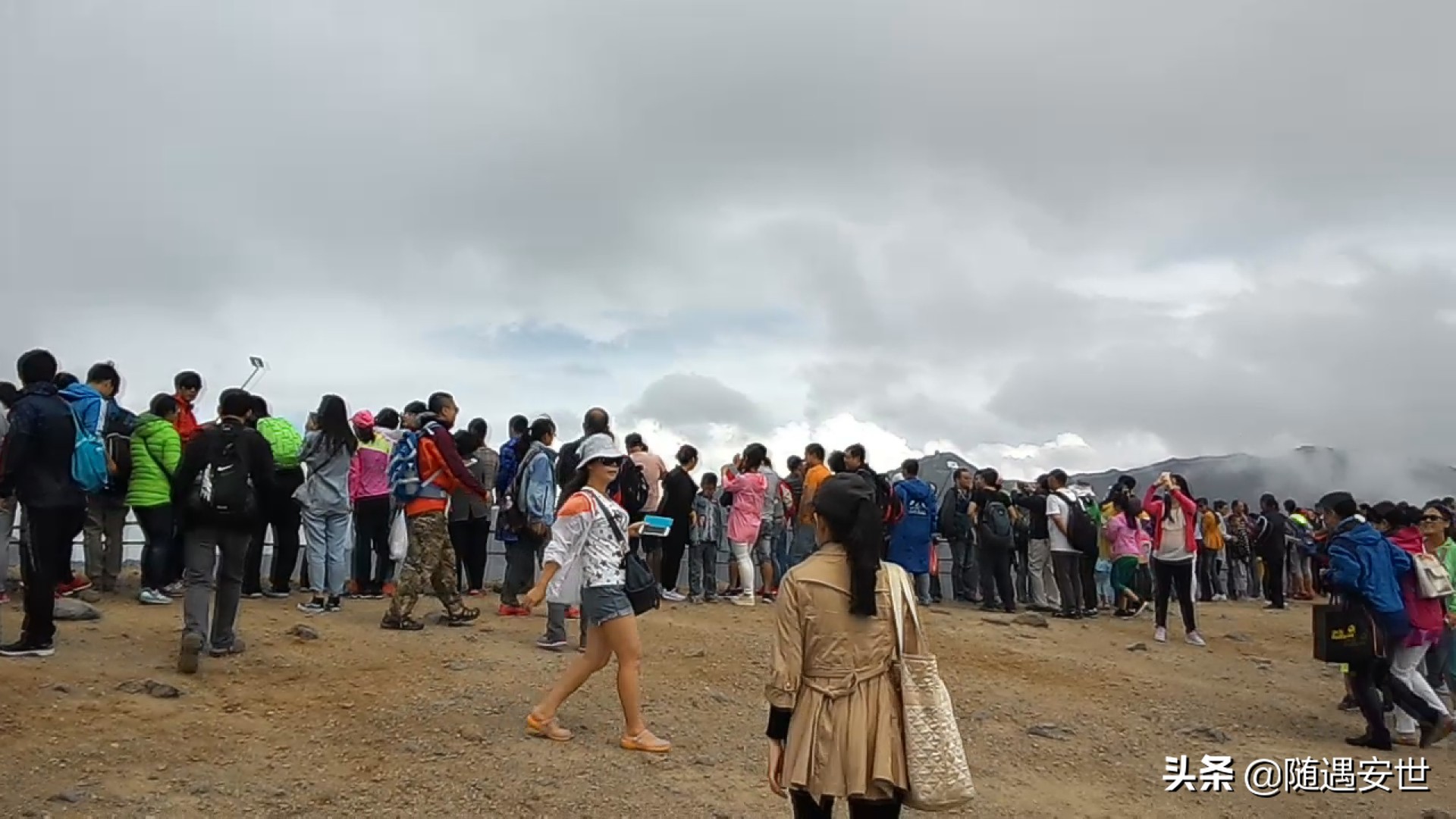 长白山西坡和北坡看天池区别,长白山北坡和西坡哪个能看全天池