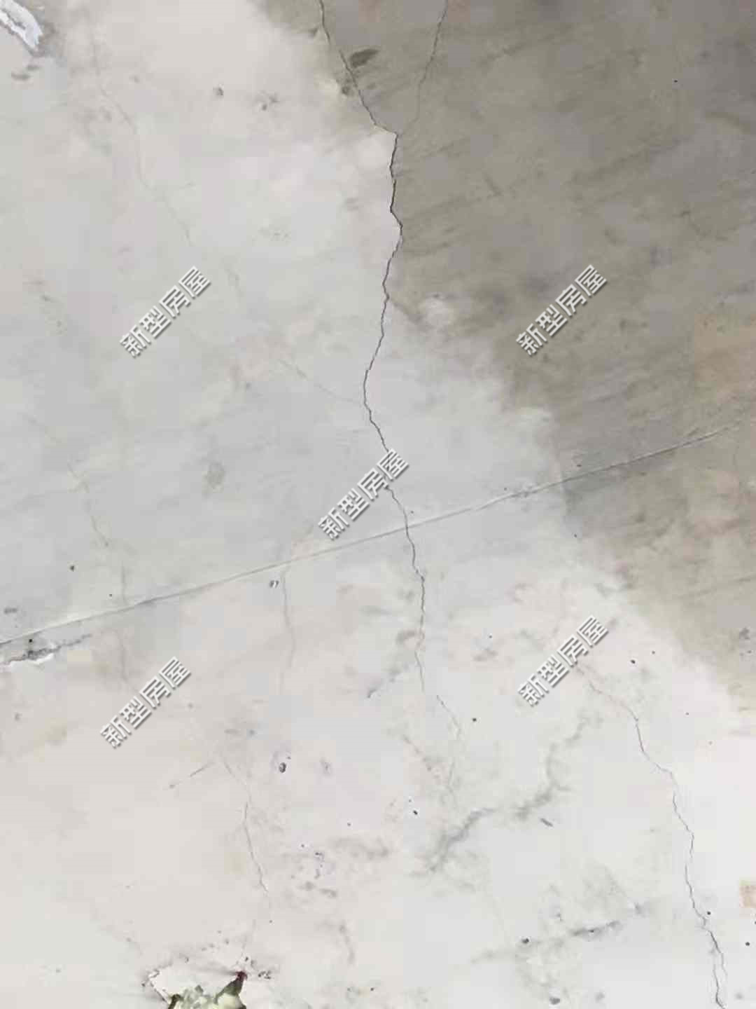 自建房地基下沉墙体裂缝如何补救,自建房楼顶墙体横向裂缝