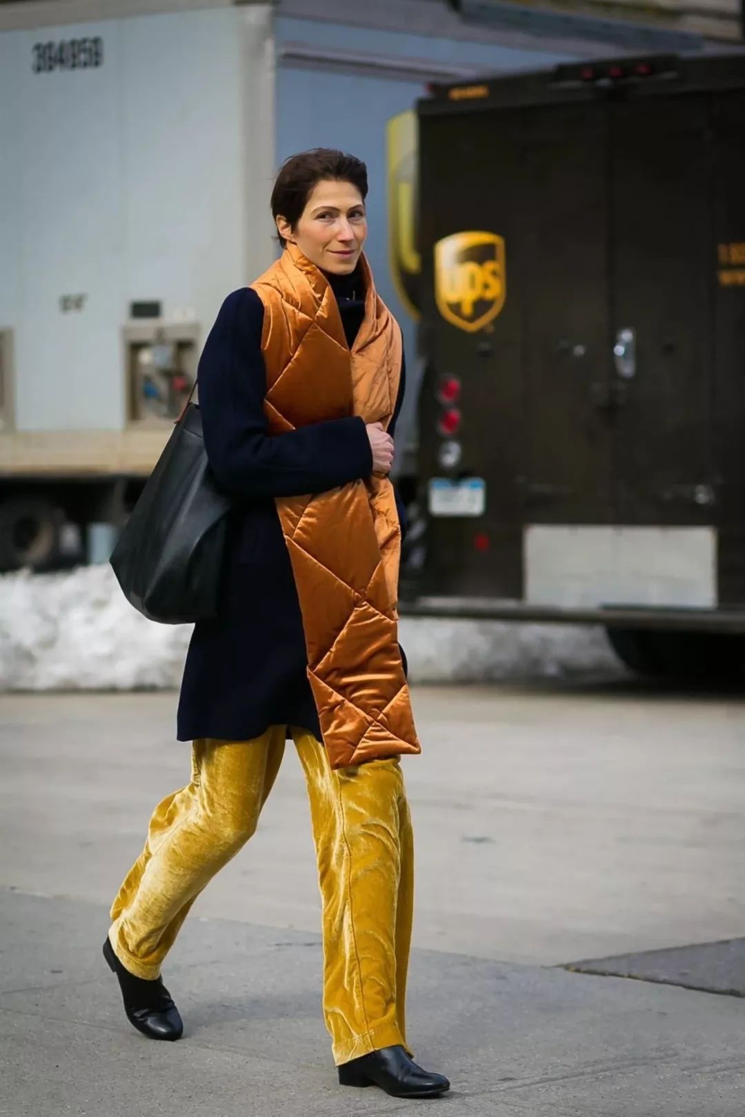 时尚轻奢感明星系列羊羔绒围巾,最潮的围巾的15种戴法超级实用