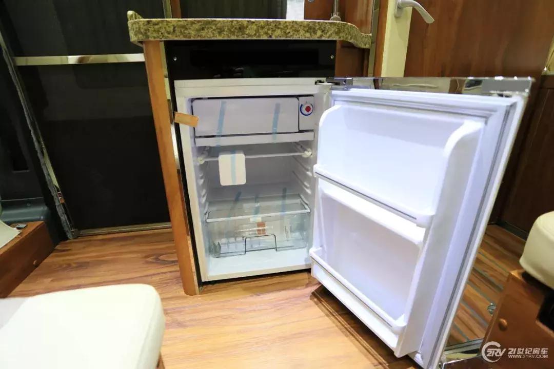 可住4人b型房车,最合理的b型房车布局4座