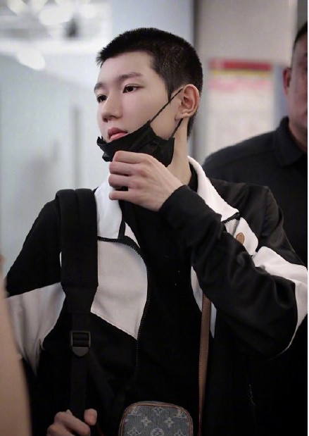 王源剪寸头感受,王源伯克利板寸