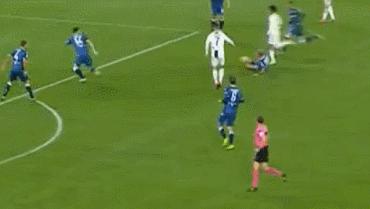 谜题解开,c罗进球后霸气回应动作