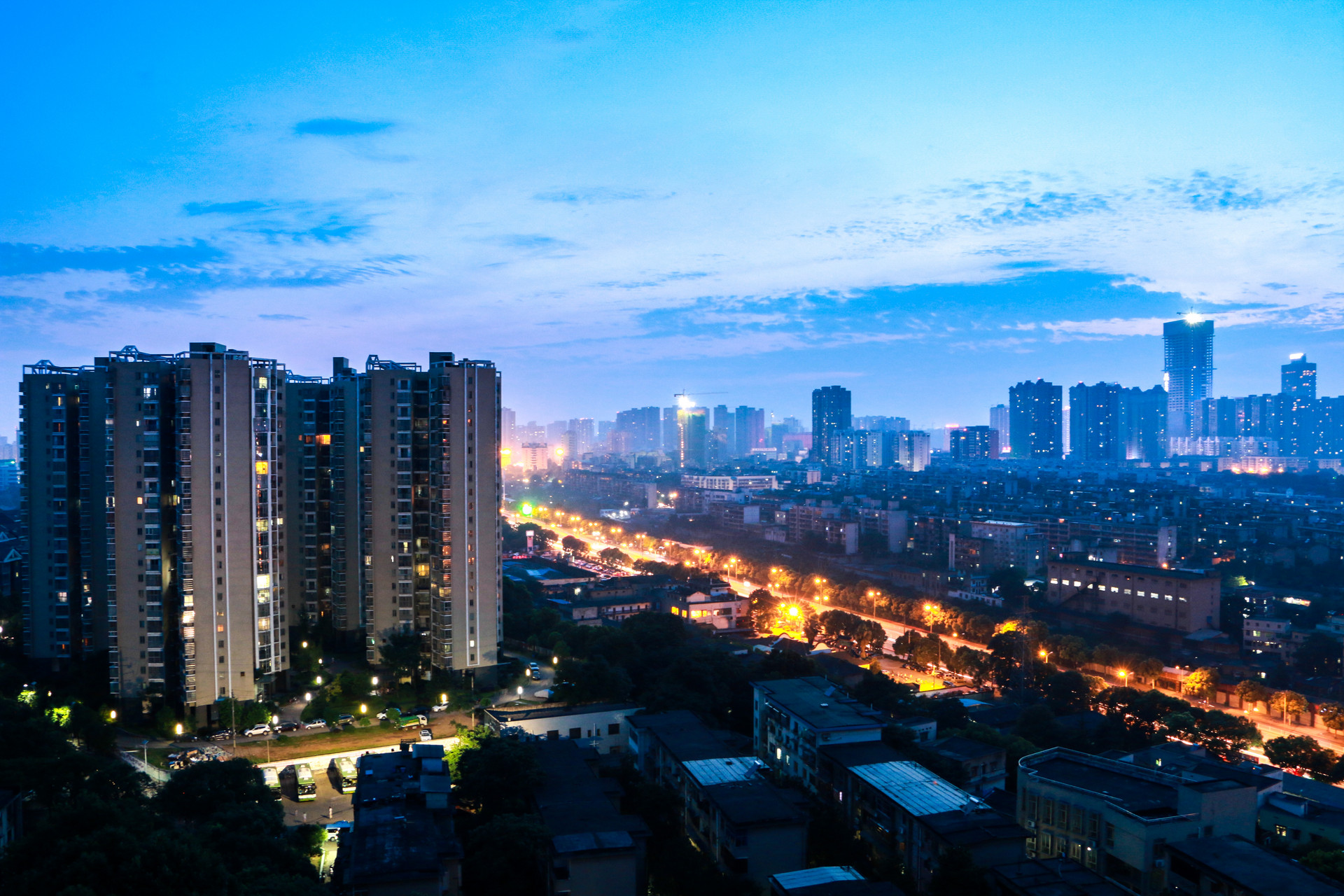 如何搞定那些三观不太合的同事