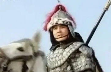 家僮被打发出门，路拾巨财，夜卧坑厕等失主，存善念官至游击将军