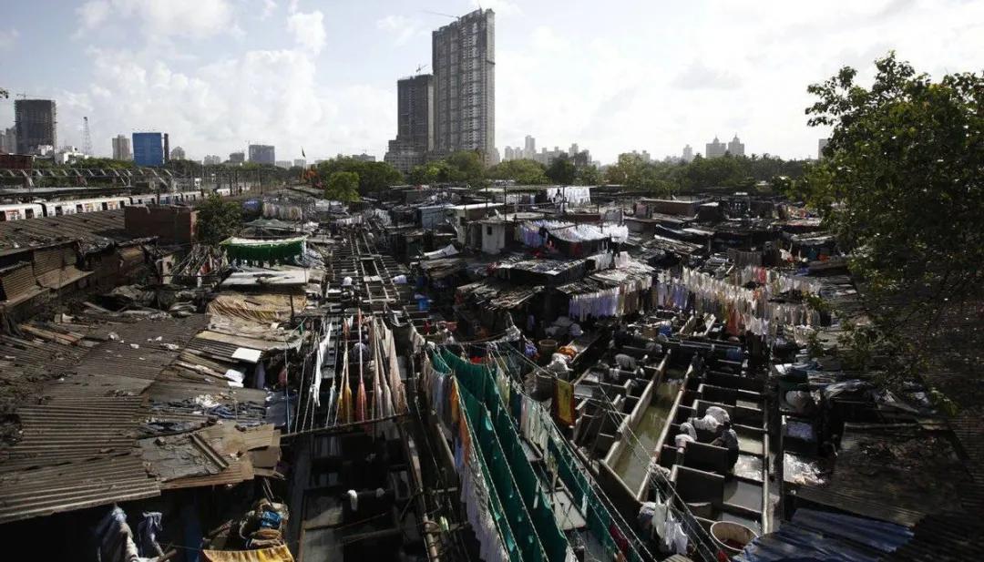 疫情失控的印度的大型洗衣场