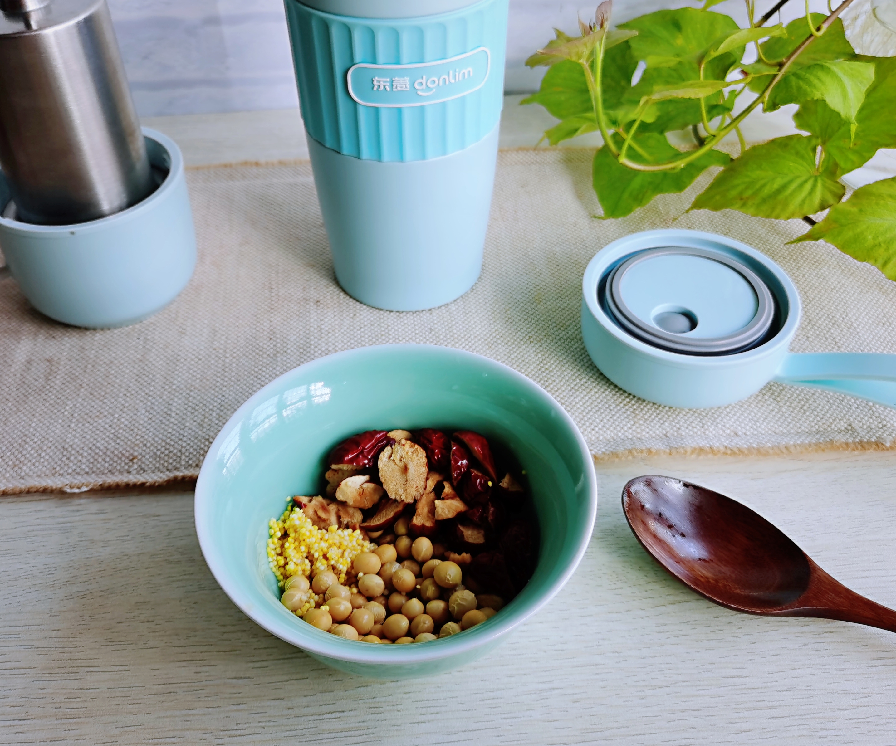 这个网红全能小杯一键搞定红枣豆米糊,开盖即饮,一杯元气满满