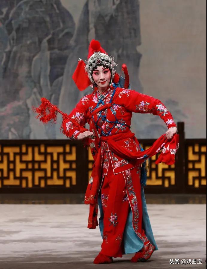 不愧为国粹，京剧服饰可真是太讲究了